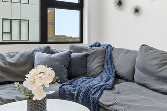 6044 N Winthrop Ave in Chicago, IL - Building Photo - Building Photo