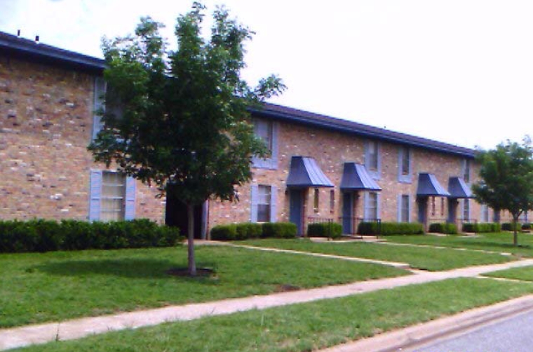 Westwood Gardens in Sherman, TX - Building Photo