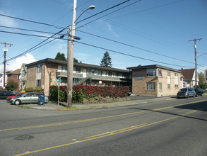 5901 Apartments in Seattle, WA - Building Photo - Building Photo