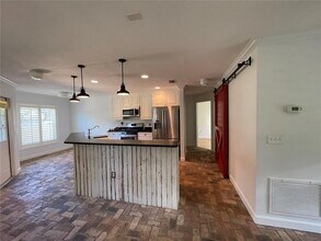 11956 Neal Rd in Lithia, FL - Building Photo - Building Photo