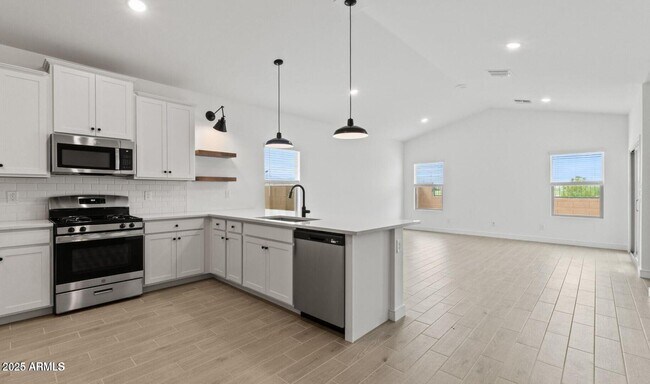 7426 S 76th Dr in Phoenix, AZ - Building Photo - Building Photo