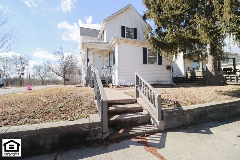 236 S Grant St in Kendallville, IN - Building Photo