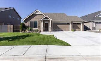8817 Grandview Dr in Pasco, WA - Building Photo