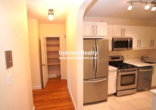 1492 Beacon St in Brookline, MA - Foto de edificio - Building Photo