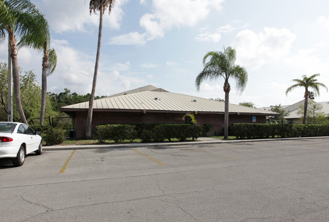 The Oaks Apartments in Naples, FL - Building Photo - Building Photo