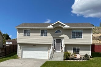 3020 Silverfield Way in Pocatello, ID - Building Photo - Building Photo