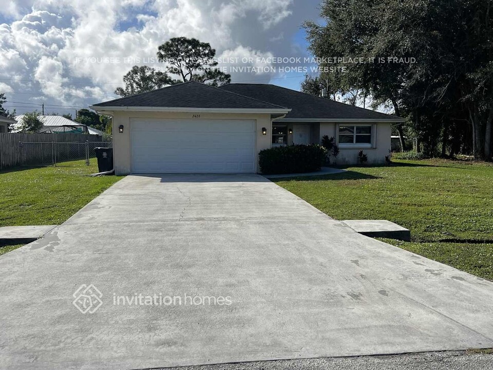 2426 SE Renick Ave in Port St. Lucie, FL - Building Photo