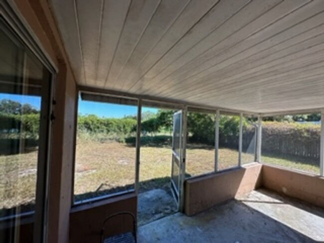 7815 Fox Hollow Dr in Port Richey, FL - Building Photo - Building Photo