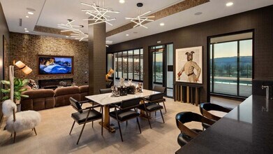 1405 CA-82 in Redwood City, CA - Foto de edificio - Building Photo