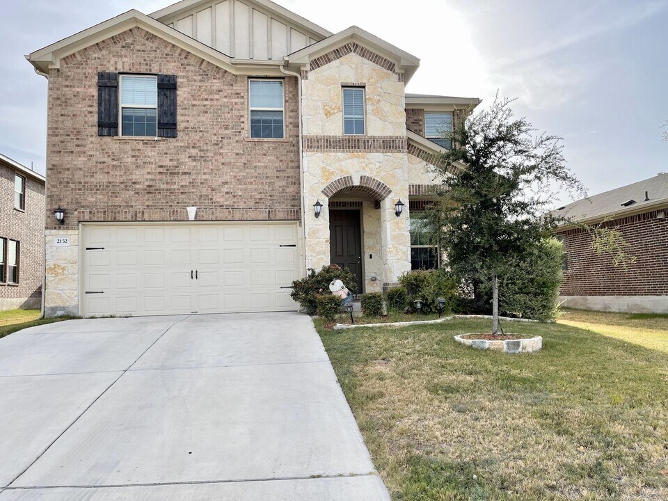 2132 Hat Bender Lp in Round Rock, TX - Foto de edificio