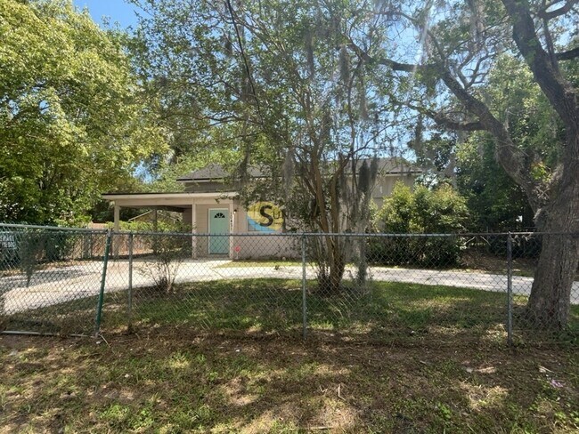 10421 Pinehurst Dr in Jacksonville, FL - Foto de edificio - Building Photo