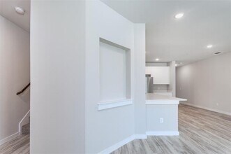 1328 Creekbank Dr in McKinney, TX - Foto de edificio - Building Photo