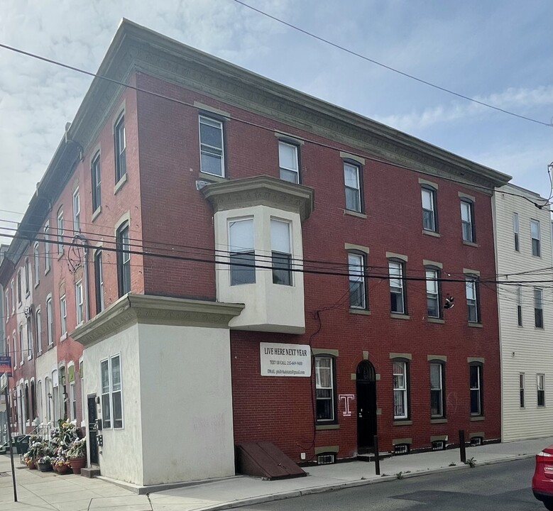 1617 W Montgomery Ave in Philadelphia, PA - Building Photo