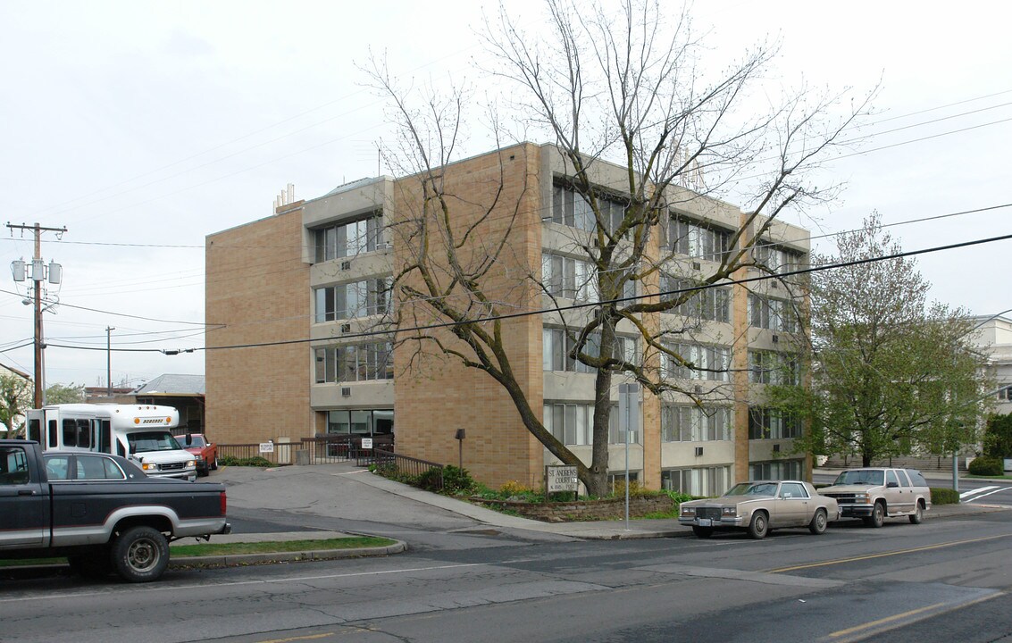 St. Andrews Court in Spokane, WA - Foto de edificio