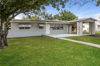 220 SW 69th Terrace in Pembroke Pines, FL - Building Photo - Building Photo