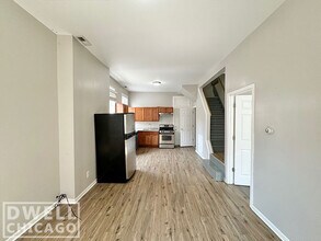 2133 S Fairfield Ave, Unit 1 in Chicago, IL - Building Photo - Building Photo