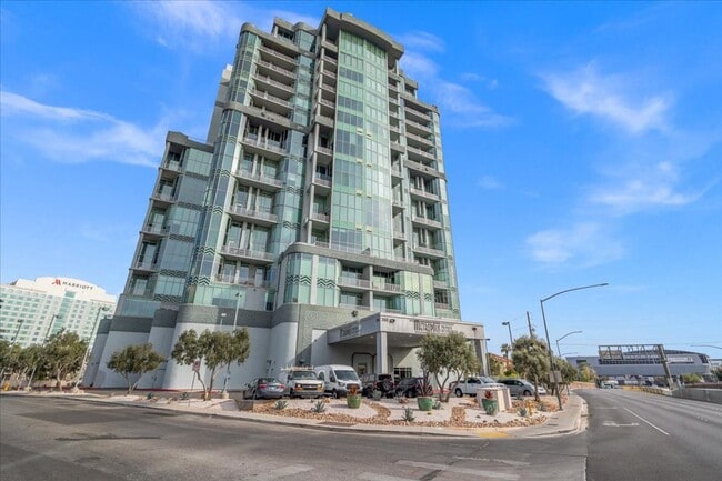 360 E Desert Inn Rd in Las Vegas, NV - Building Photo - Building Photo