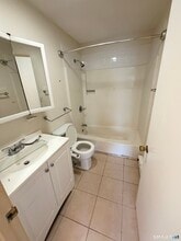 33 River St in Windsor, CT - Building Photo - Building Photo