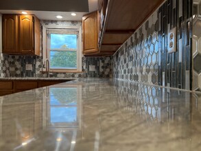 21 S Loveland Ave, Unit Loveland in Kingston, PA - Foto de edificio - Building Photo