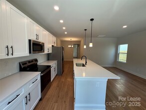 4813 Victoria Ave in Charlotte, NC - Building Photo - Building Photo