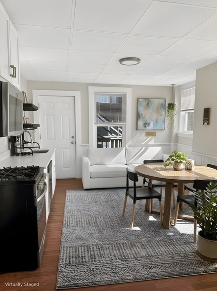 4 Elbow St, Unit 2 in Boston, MA - Foto de edificio - Building Photo