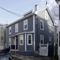 37 Ann St in Newport, RI - Building Photo