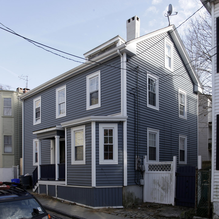 37 Ann St in Newport, RI - Building Photo