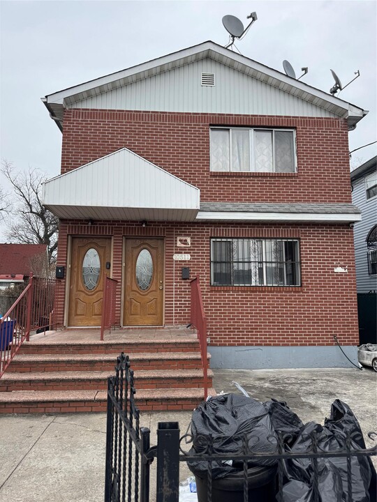 105-11 169th St in Queens, NY - Building Photo