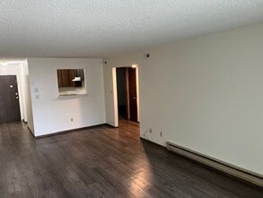 Maple Apartments LLC in Norfolk, NE - Building Photo - Building Photo