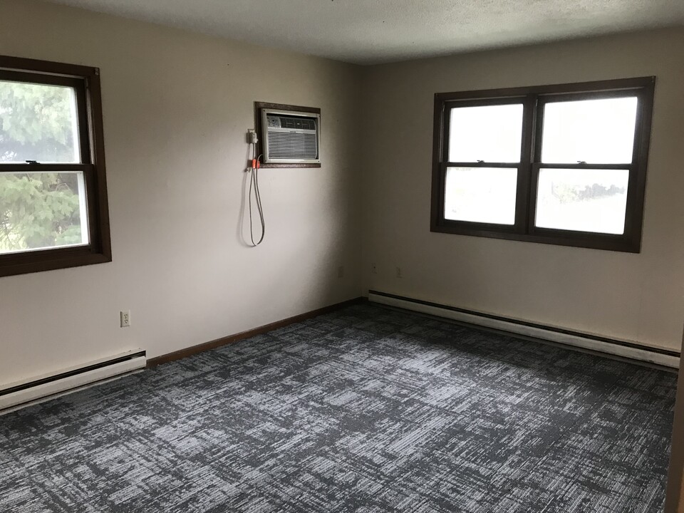 910 11th Ave, Unit #3 in Britton, SD - Building Photo