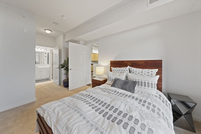 Wentworth Apartment Homes in North Bethesda, MD - Building Photo - Building Photo