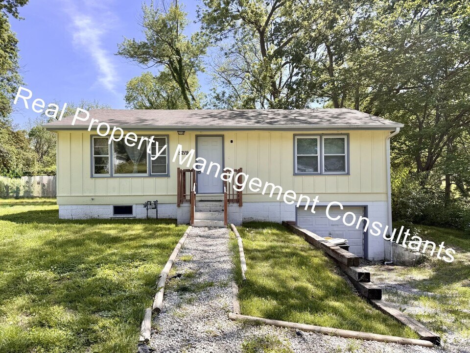 5219 NE 50th St in Kansas City, MO - Building Photo