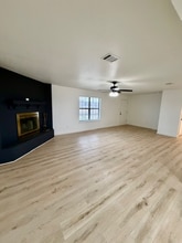 689 Birdie Ln in Lorena, TX - Foto de edificio - Building Photo