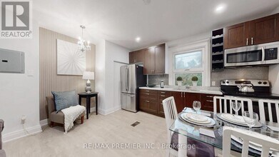 454 Gerrard St E in Toronto, ON - Building Photo - Building Photo