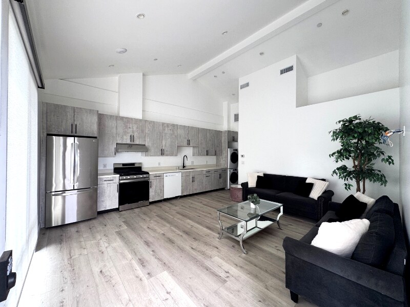 78 Shadyspring Dr in Burbank, CA - Building Photo