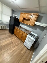 39-41-41 Central Ave, Unit 2 in East Hartford, CT - Building Photo - Building Photo