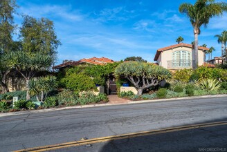 6174 El Tordo in Rancho Santa Fe, CA - Foto de edificio - Building Photo