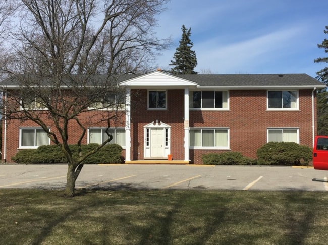 51635 Mound Rd in Shelby Township, MI - Building Photo - Building Photo