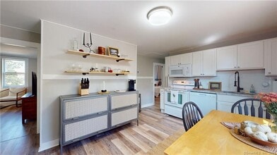 50 House St in Glastonbury, CT - Building Photo - Building Photo