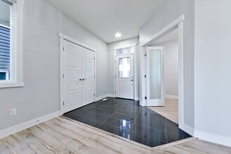 613 Midtown Pl SW in Airdrie, AB - Building Photo - Building Photo