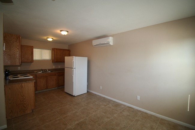 2105-2109 Donna St in North Las Vegas, NV - Building Photo - Interior Photo