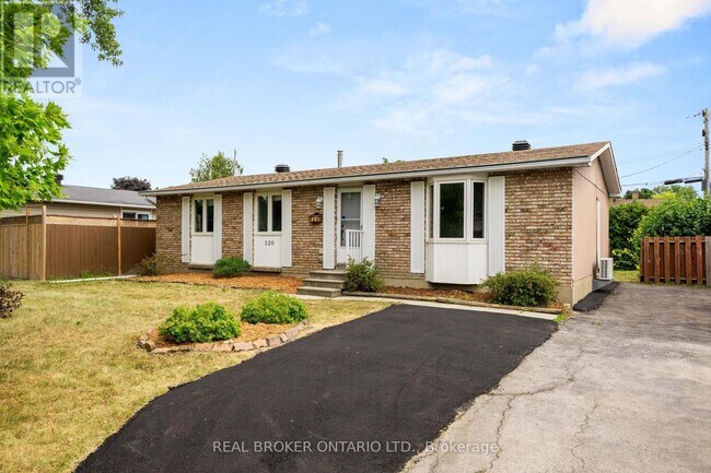 320 Reynolds Dr in Ottawa, ON - Building Photo - Building Photo