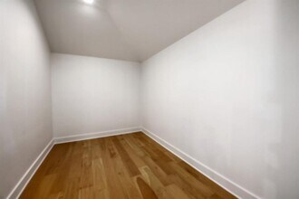 8302 Kromer St in Austin, TX - Foto de edificio - Building Photo