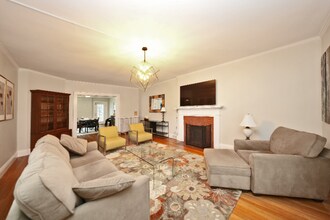 664 Auburn Ave in Buffalo, NY - Building Photo - Building Photo