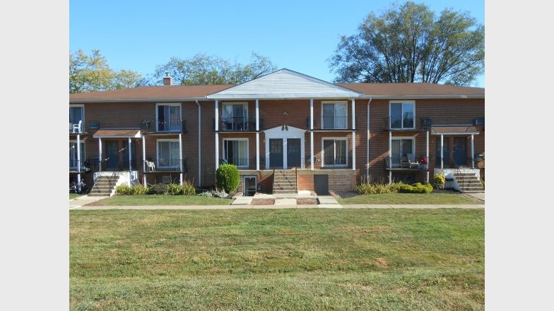 Aston Glen Apartments in Upper Chichester, PA - Building Photo