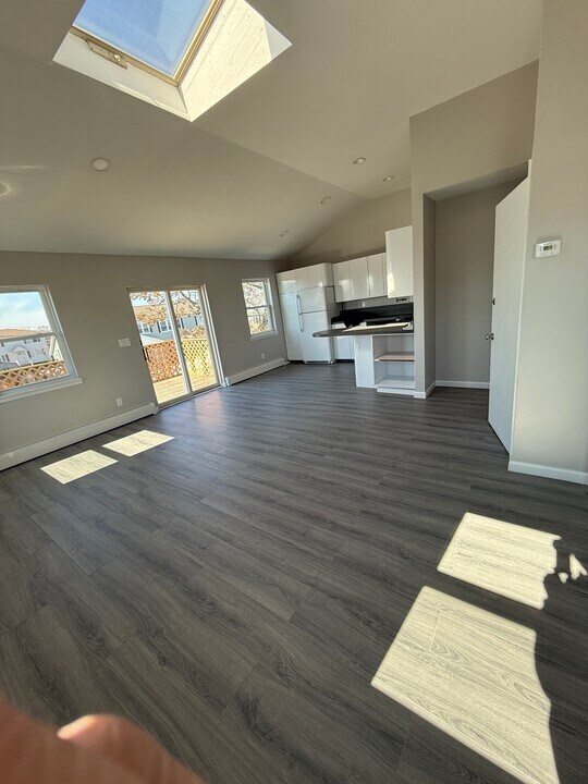 92 W Lido Promenade in Lindenhurst, NY - Building Photo