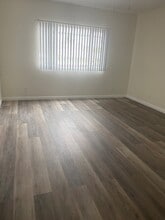 11290 Ohio Ave, Unit 13 in Los Angeles, CA - Building Photo - Building Photo