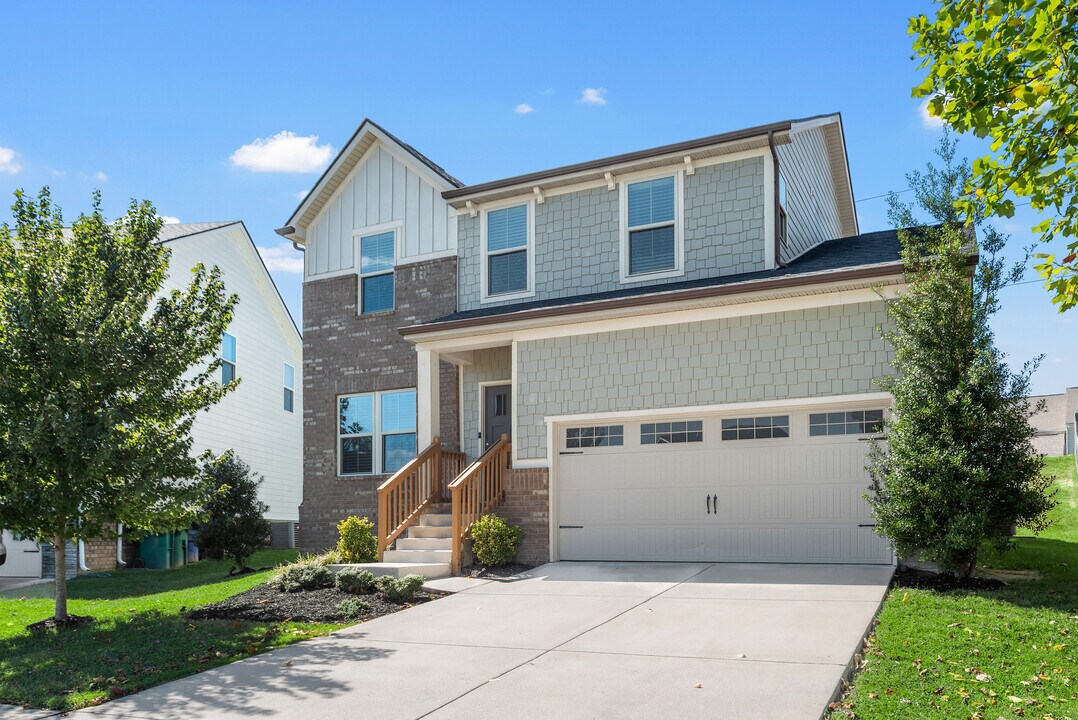 428 Heroit Dr in Spring Hill, TN - Building Photo