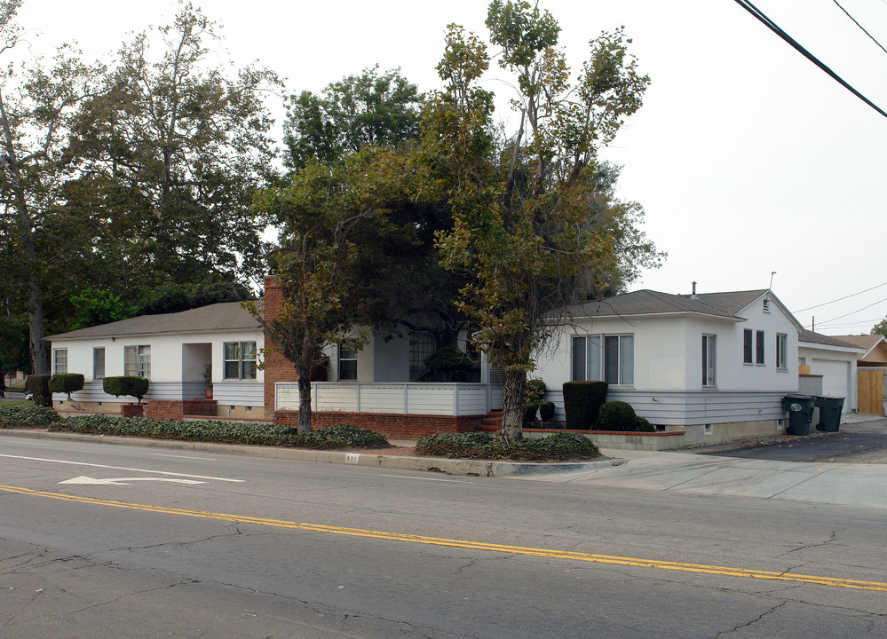 831-837 W 5th St in Oxnard, CA - Building Photo