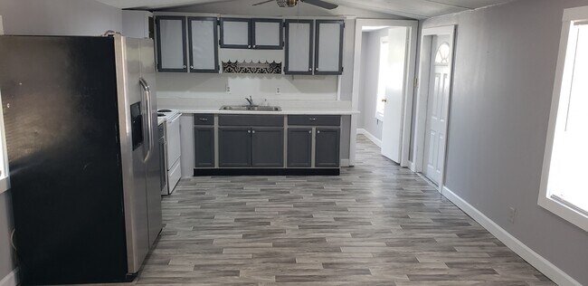 17038 Meridian Blvd in Hudson, FL - Building Photo - Building Photo